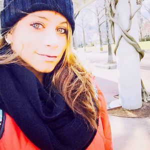 Meet your Posher, Júlia